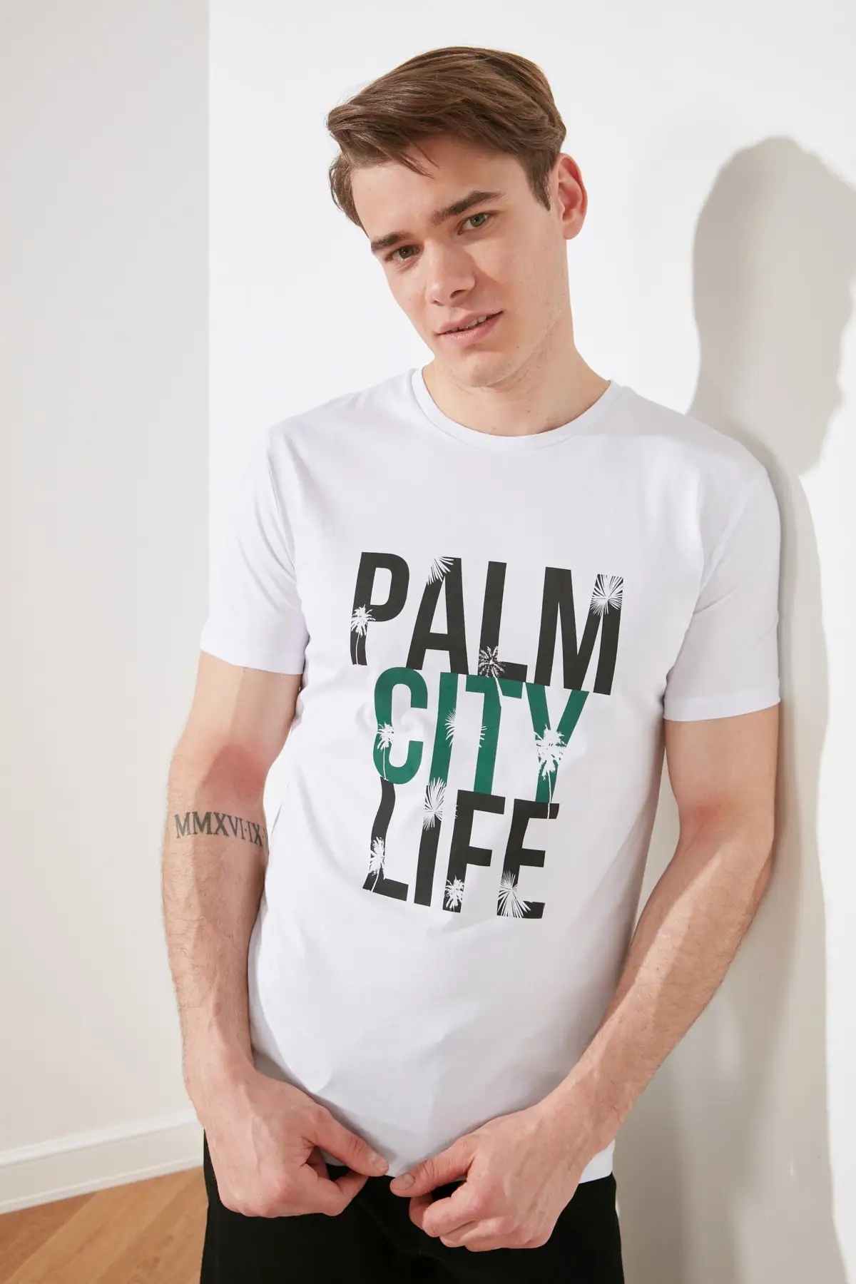 

Trendyol Men 'S Regular Fit Printed Short-Sleeve T-Shirt TMNSS21TS2827