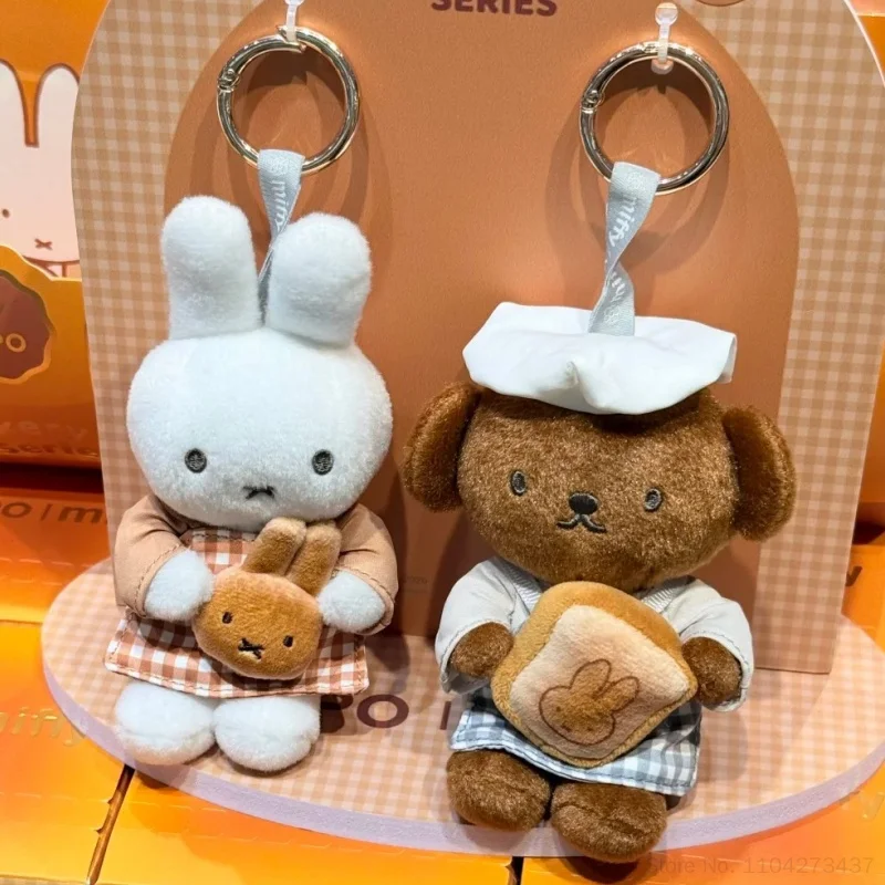 Фото Коллекционная фигурка Miffy из серии Original Bakery: модная трендовая игрушка, аниме-фигурка, модель, брелок, подарок на день рождения для фанатов аниме №4
