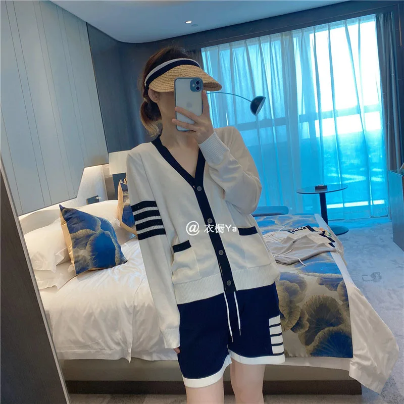 Женская куртка в стиле колледжа с V-образным вырезом |