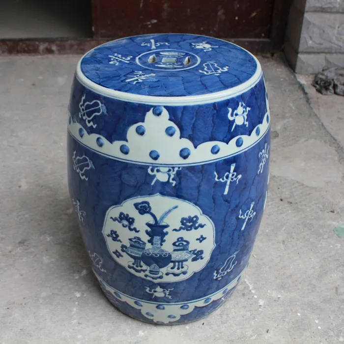 Jingdezhen ceramic stool hand-painted antique blue and white lotus fish octagonal outdoor bathroom balcony |