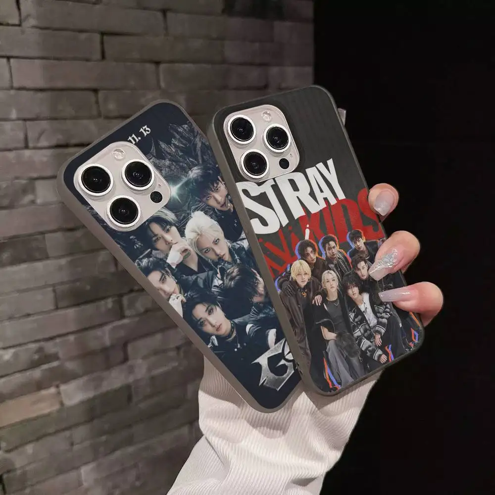Фото Чехол для телефона K-pop группы Stray Kids для iPhone 17, 16, 15, 11, 12, 13, 14 Pro Max, мягкий силиконовый чехол с рельефной текстурой №1