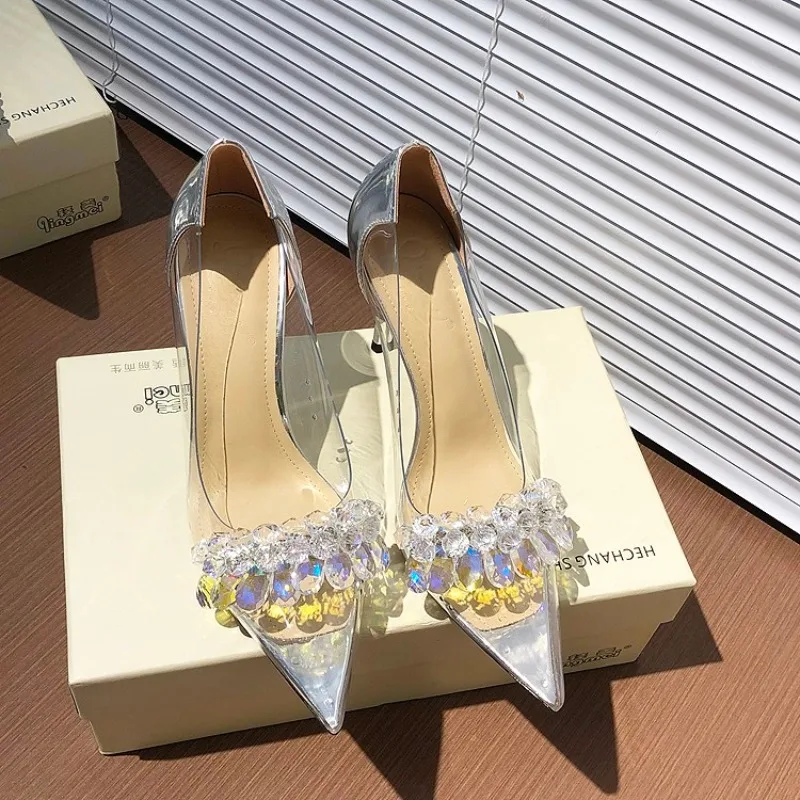Женские туфли на тонком каблуке прозрачные с острым носком без застежки