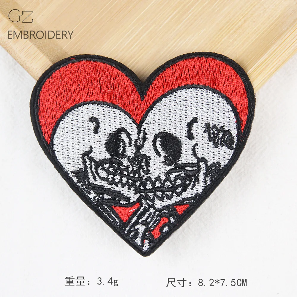 Нашивка с вышивкой в виде сердечек кистей рук лисы призрака животных детской