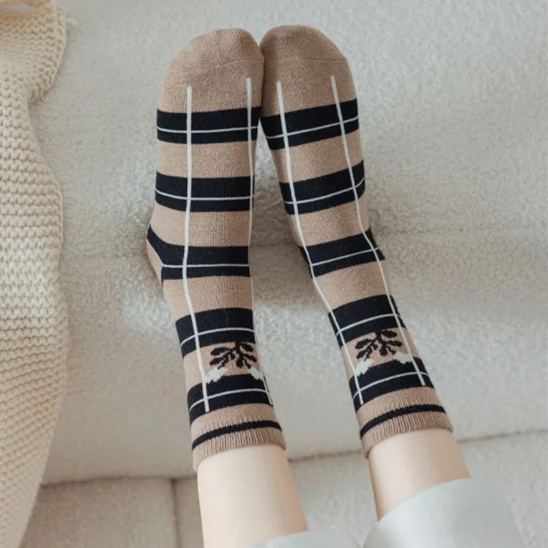 5 Pairs Cashmere Thicken Socks Women Kawaii Flowers Print Winter Middle Tube Wool Socks Cycling Korean Style Street Leg Warmers