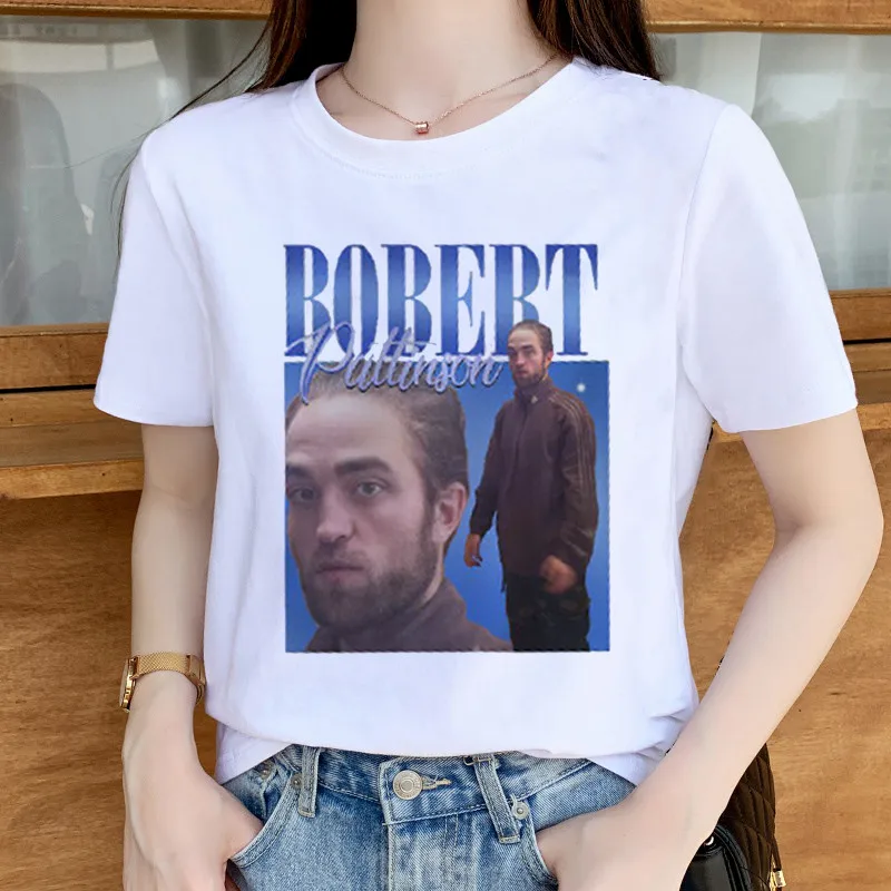 

Robert Pattinson Standing Meme Top Shirt Summer Aesthetics Graphic Short Sleeve Polyester T Shirts Female Camisetas Verano Mujer