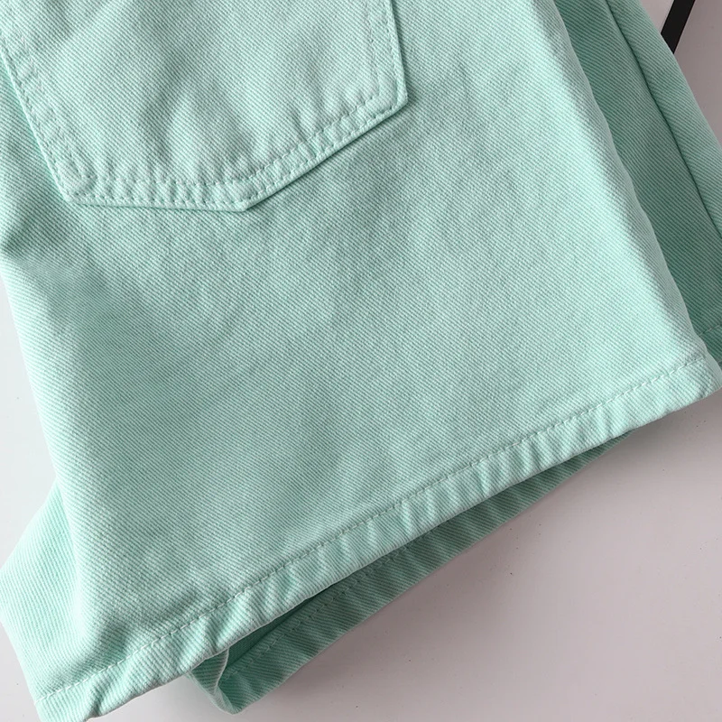 High waisted, slim, and high turquoise green denim shorts that cover the flesh. Large size, chubby sister, versatile and stylish