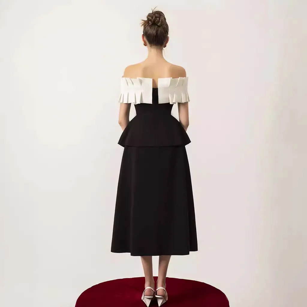 Женское платье с высокой талией элегантное облегающее черно-белого цвета