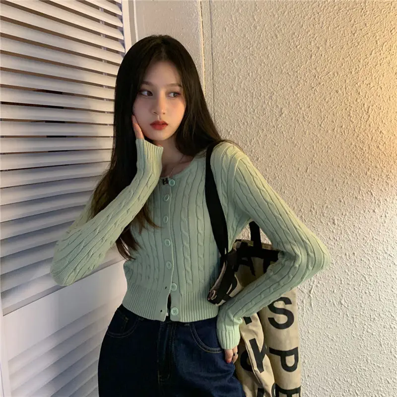 

Женский трикотажный кардиган с длинным рукавом и круглым вырезом