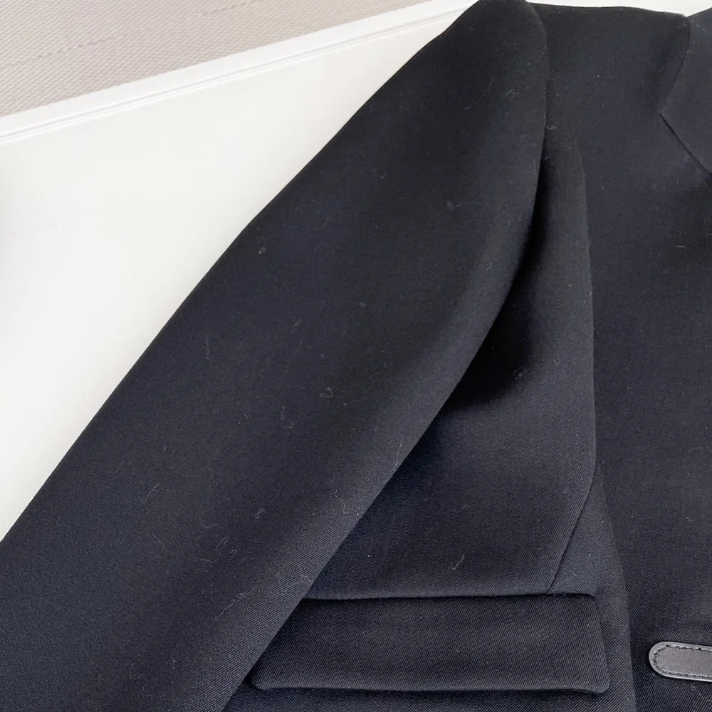 Рисунок 5 - Женский черный пиджак Ngvp # n