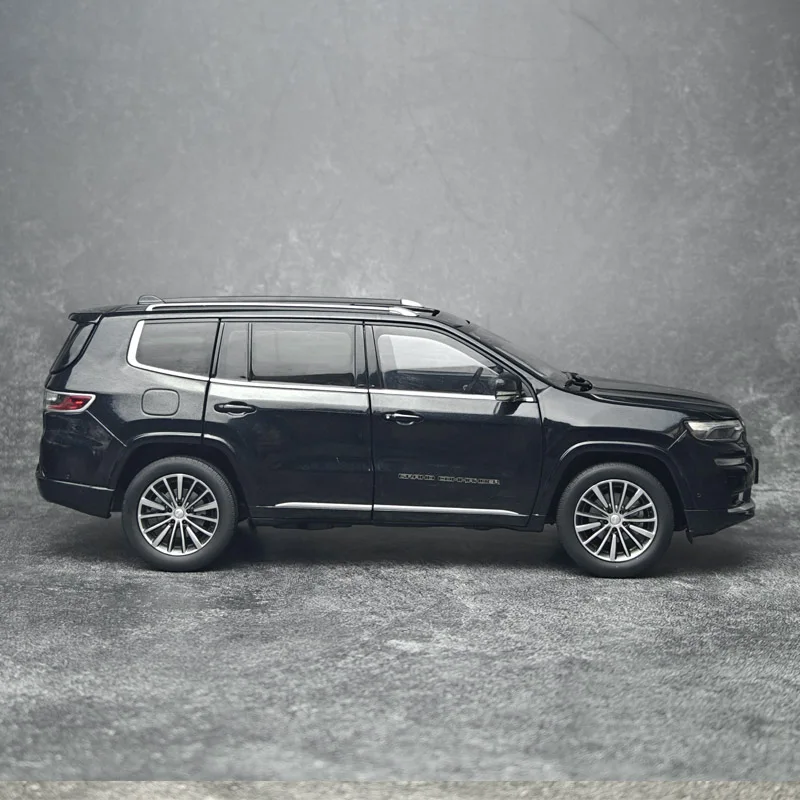 Металлическая модель автомобиля JEEP Grand Commander
