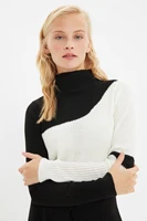 trendyol with color block knitwear sweater twoaw22kz2177