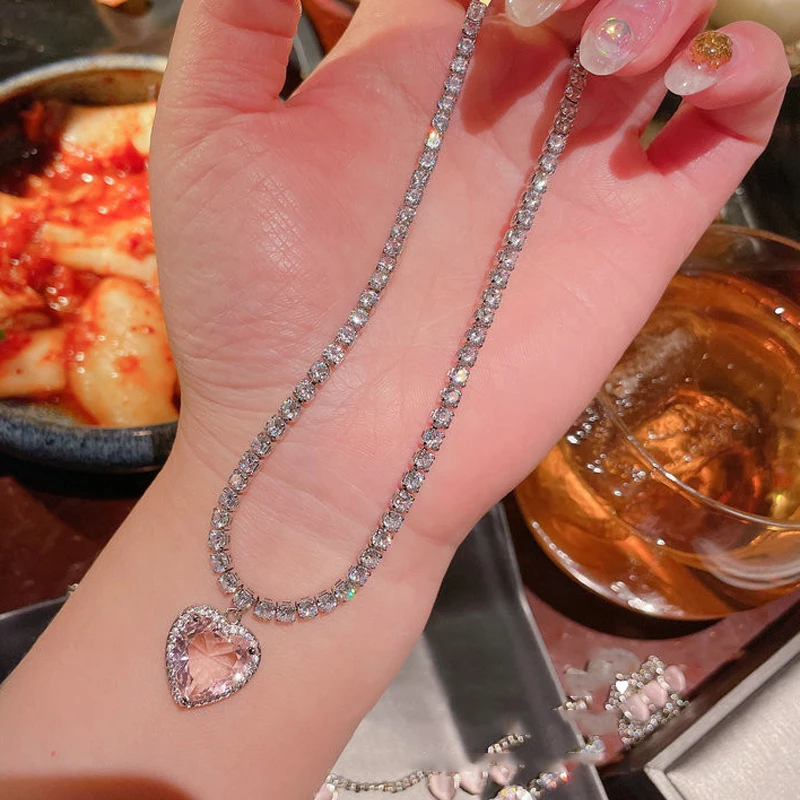 

Korean Fashion Pink Heart Pendant Necklace Sparkling Diamonds Women Clavicle Chain Necklaces Luxury Wedding Party Jewelry Choker