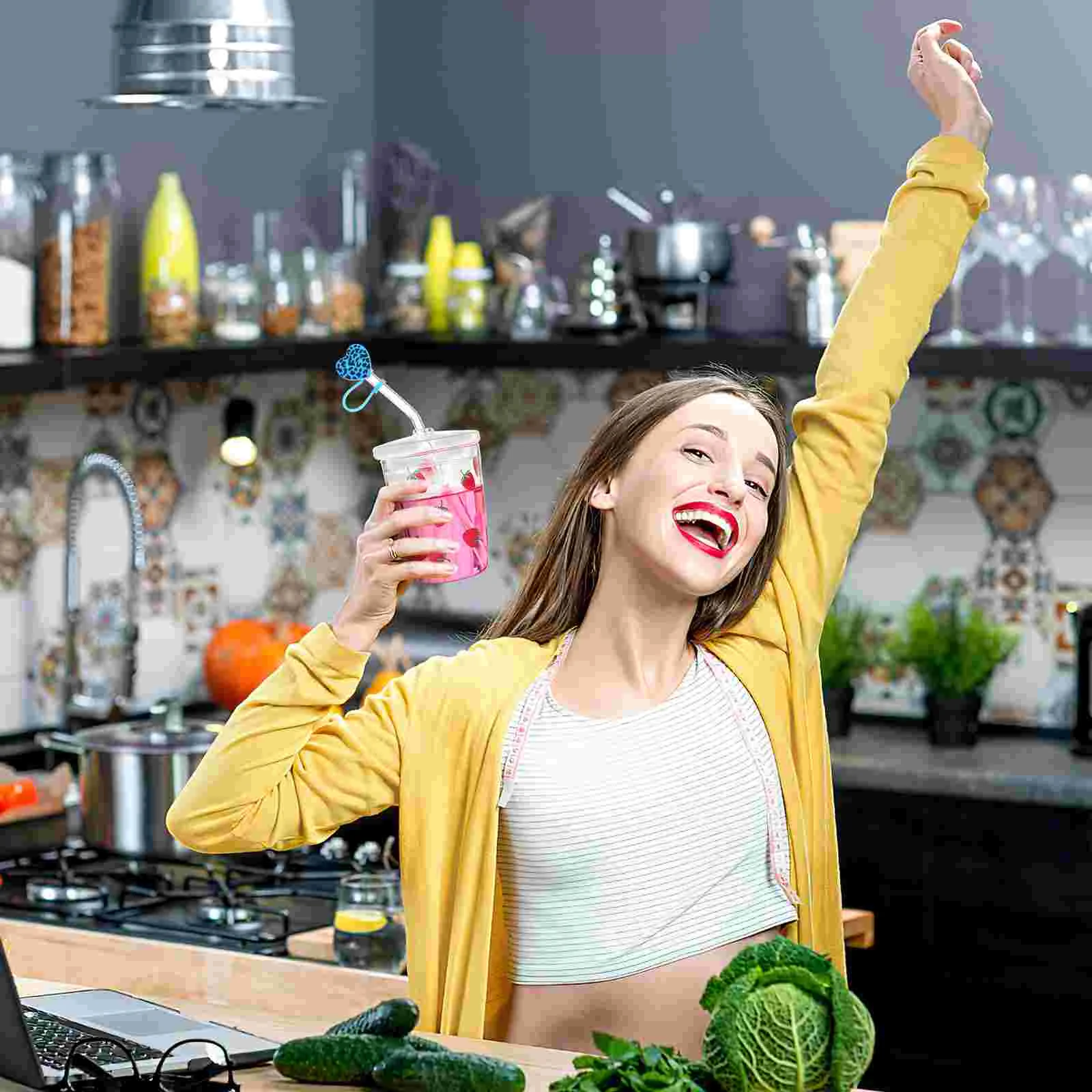 

4pcs Cartoon Straw Covers Heart Shaped Straw Lids Replacement Straw End Plugs