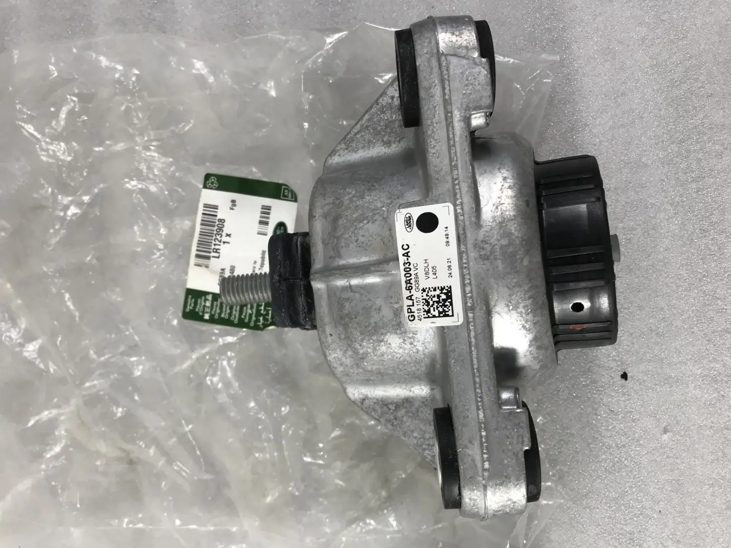 

All new range rover administration 4.4 tdv8 lr123908, lr123915 engine mount engine motor bracket left and right
