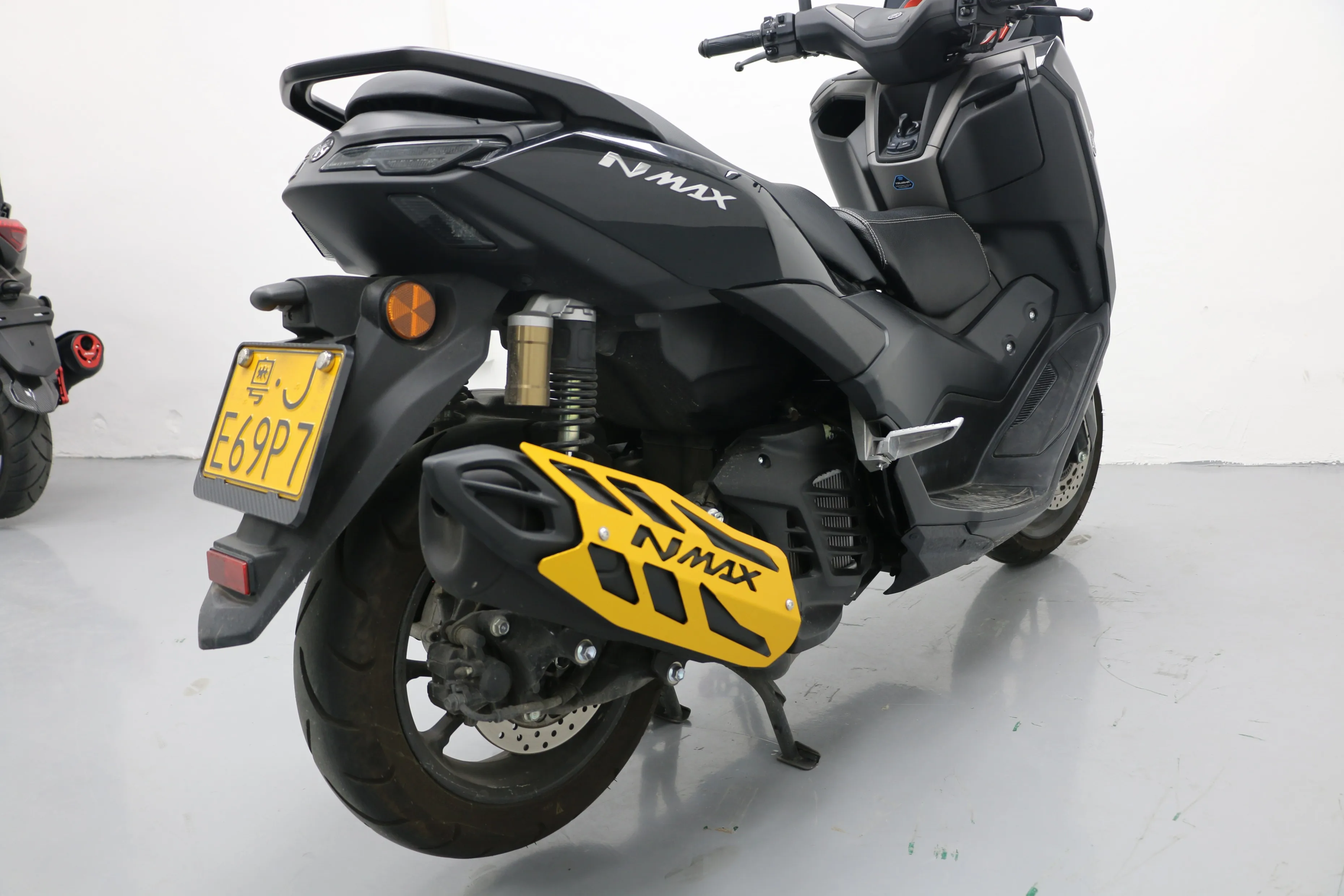 Фото Для Yamaha Nmax125 NMAX155 NMAX160 2020-2025 Turbo Neo аксессуары для мотоциклов выхлопная труба защитный чехол выхлопная труба №2