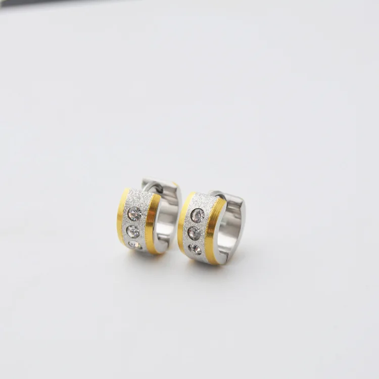 

Fashion Frosting Small Hoop Earrings Gold Black Stainless Steel Three Crystal Frost Small Earrings Jewelry For Men Women 7*9mm