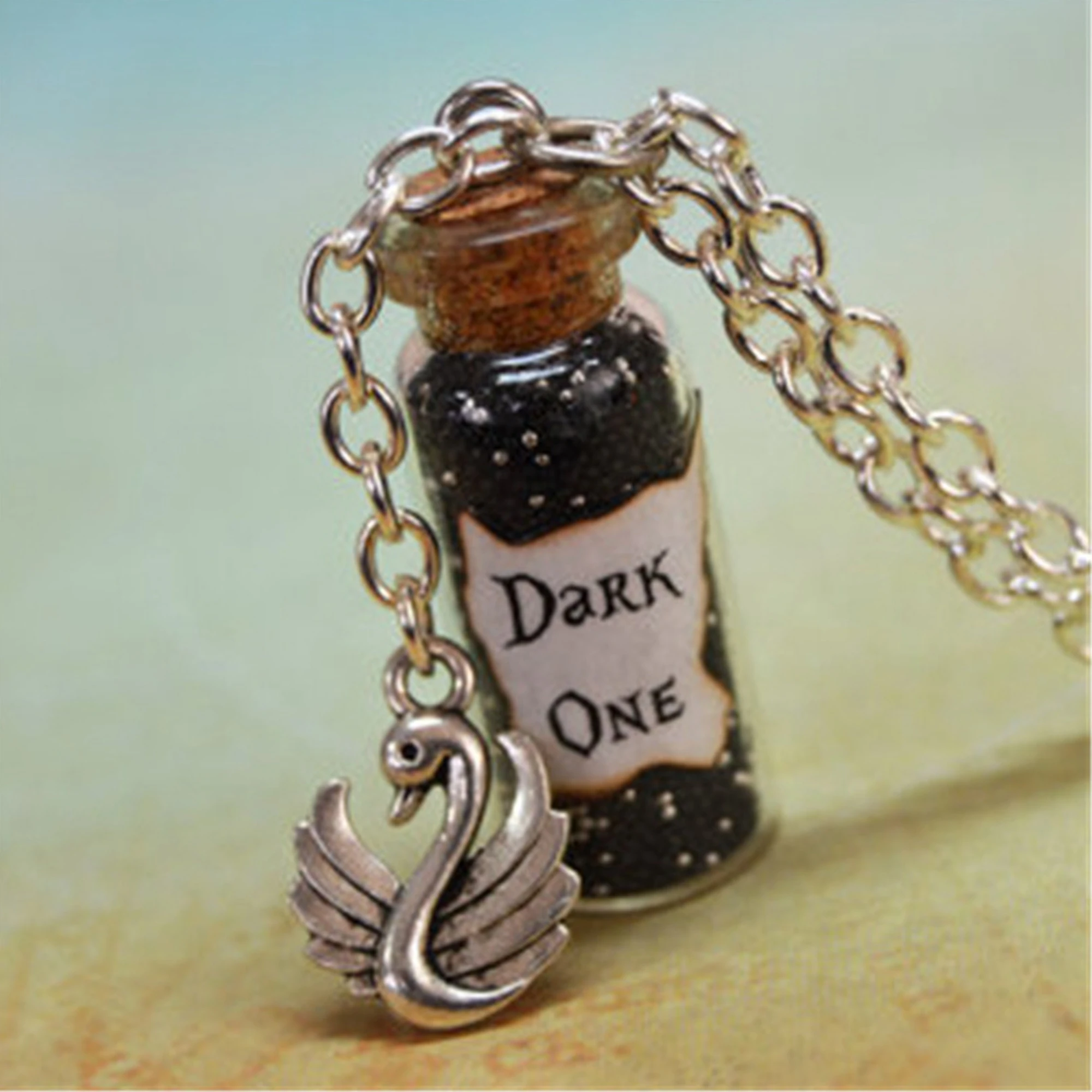 Ожерелье Dark One стеклянная бутылочка лебедь Эмма это черное ожерелье