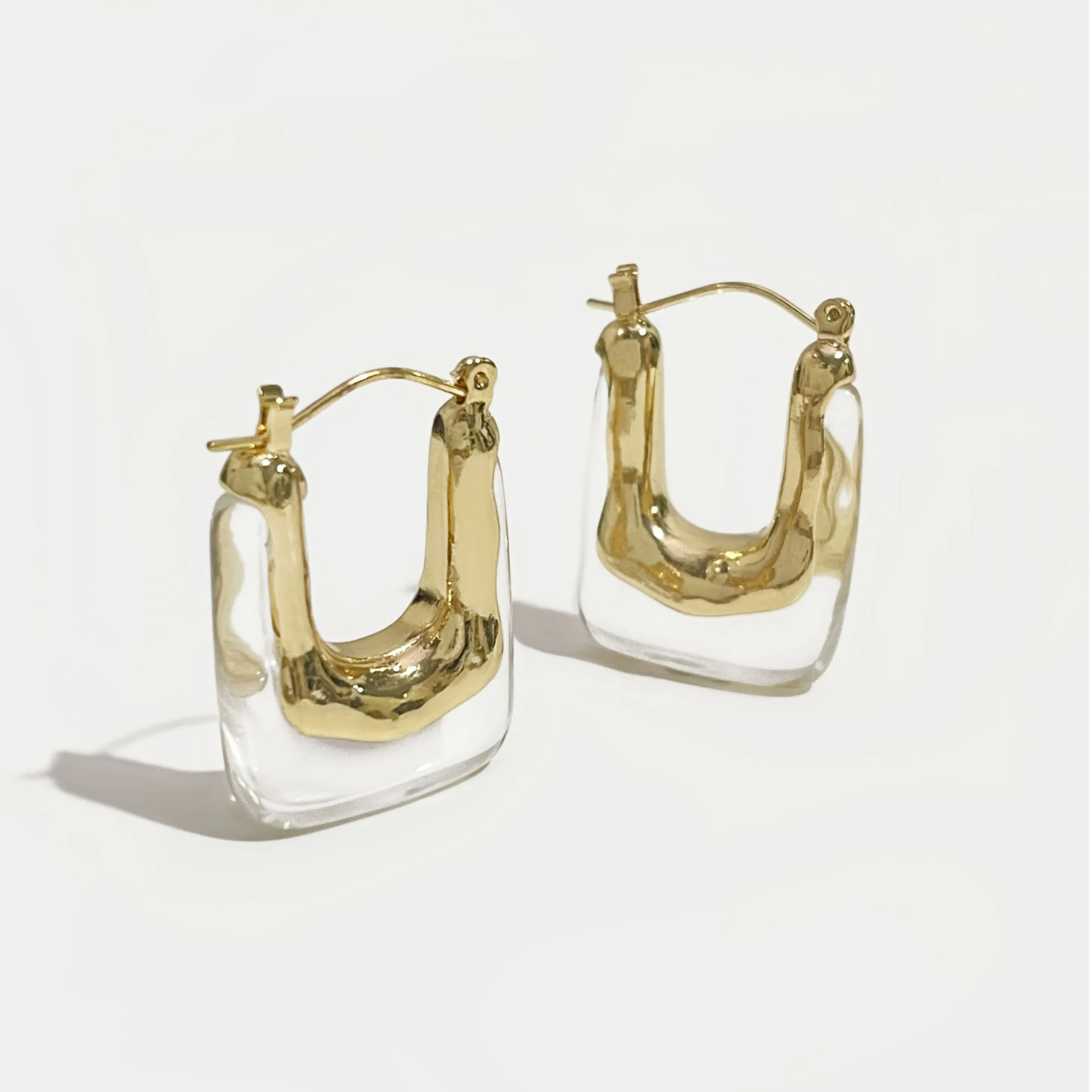 

Peri'sBox Exaggerated Transparent Resin U-Shaped Hoop Earring For Women Large Acrylic Irregular Geometric Vintage Huggie Earring
