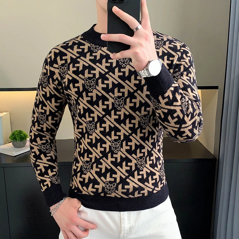 Свитер вязаный бархатный с круглым вырезом и длинными рукавами