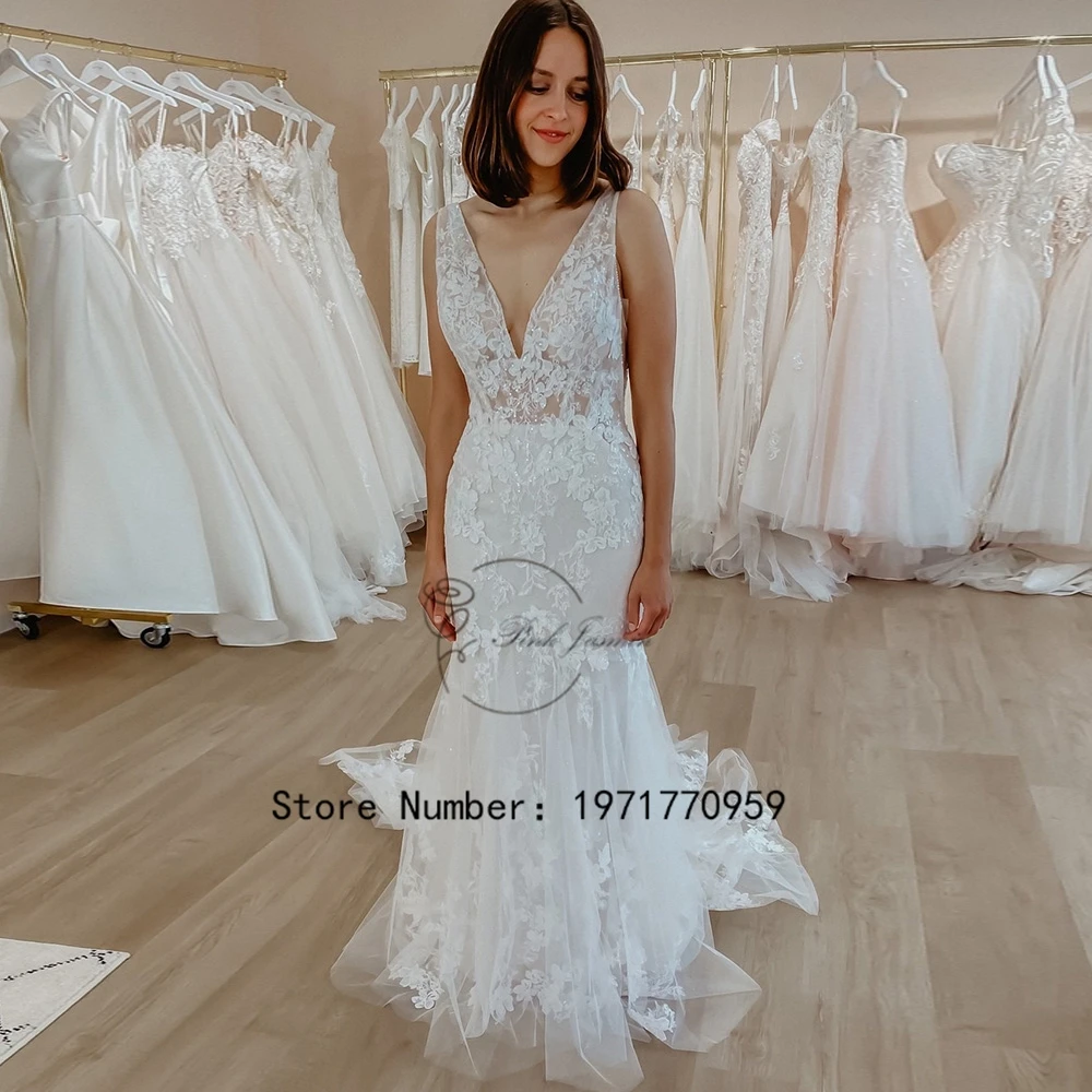 

White Sexy V Neck Mermaid Wedding Dresses For Bride Sleeveless Court Train Applique Elegant Lace Bridal Gowns With Soft Tulle