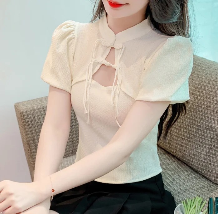 

Vintage buckle design short sleeved minimalist top