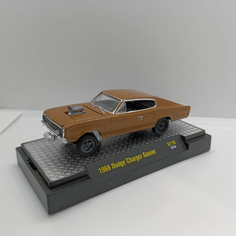 M2 Machines 1/64 1966 Dodge Charger Gasser Модель автомобиля из сплава редкая коллекция игрушек