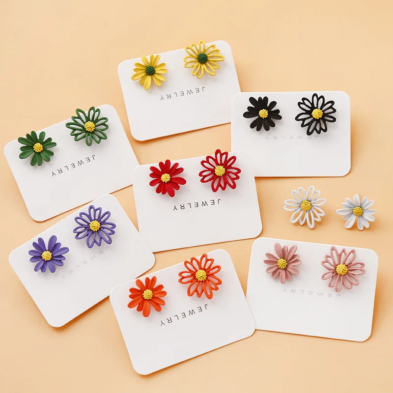 

New Korean Style Cute Small Daisy Flower Stud Earrings for Women Fashion Sweet Asymmetry Earrings Brincos Wholesale Jewelry