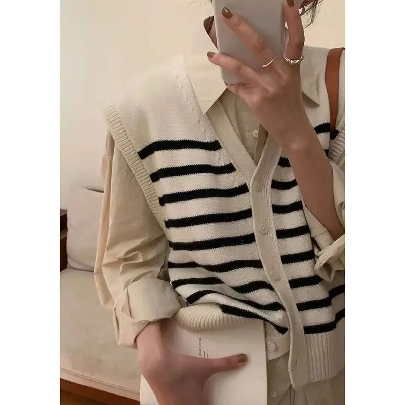 

Свитера вязаный кардиганы жилет для женщин 2022 осень зима новая уличная одежда без рукавов полосатый свитер с V-образным вырезом жилет для же...
