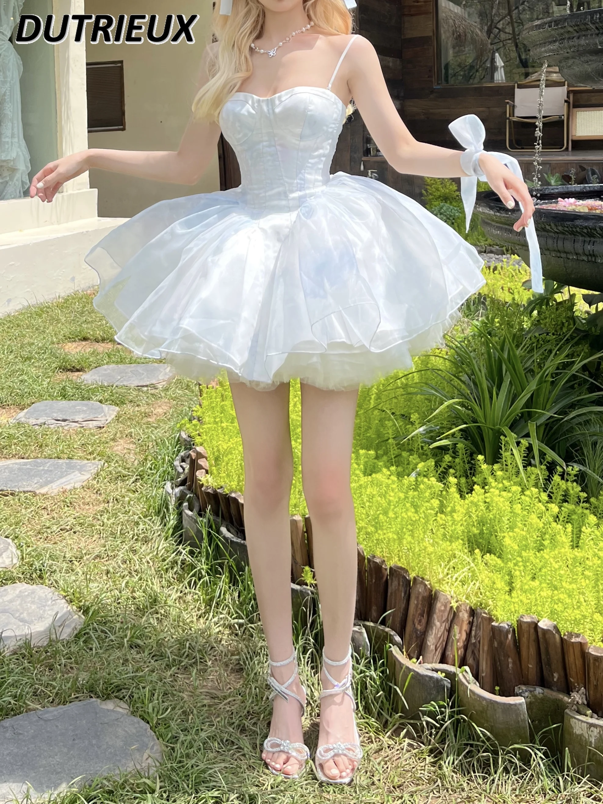 Милое короткое платье на бретельках-спагетти с отделкой талией женское шикарное