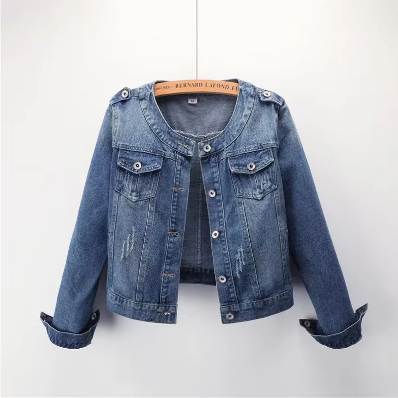 

Женское джинсовое пальто с длинным рукавом и круглым вырезом