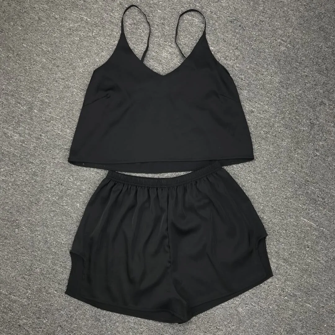 

Женская тонкая Пижама с V-образным вырезом и шортами