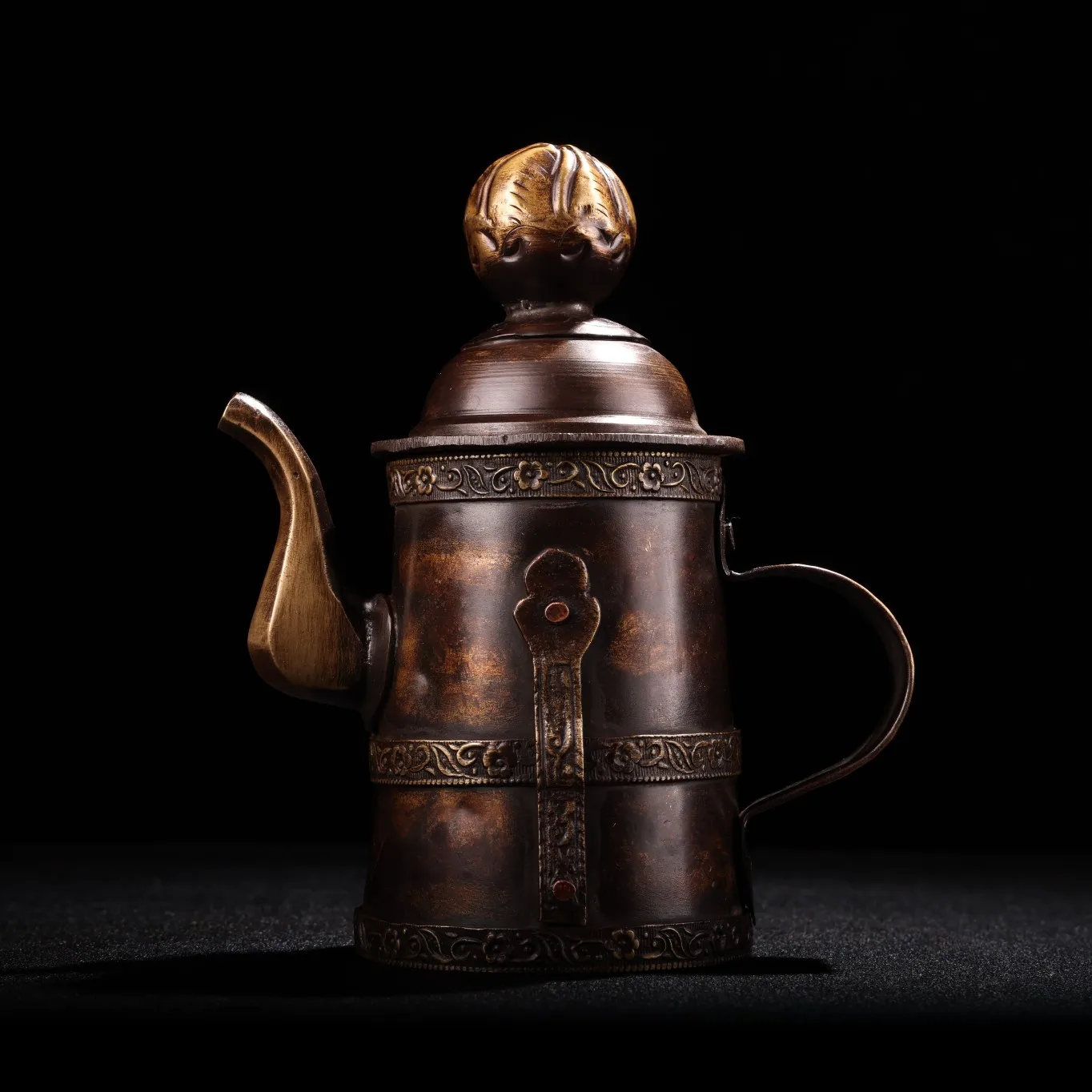 

6"Tibetan Temple Collection old Bronze Tibetan style Ghee Teapot Kettle Flagon goat milk jug Worship Hall Town house Exorcism