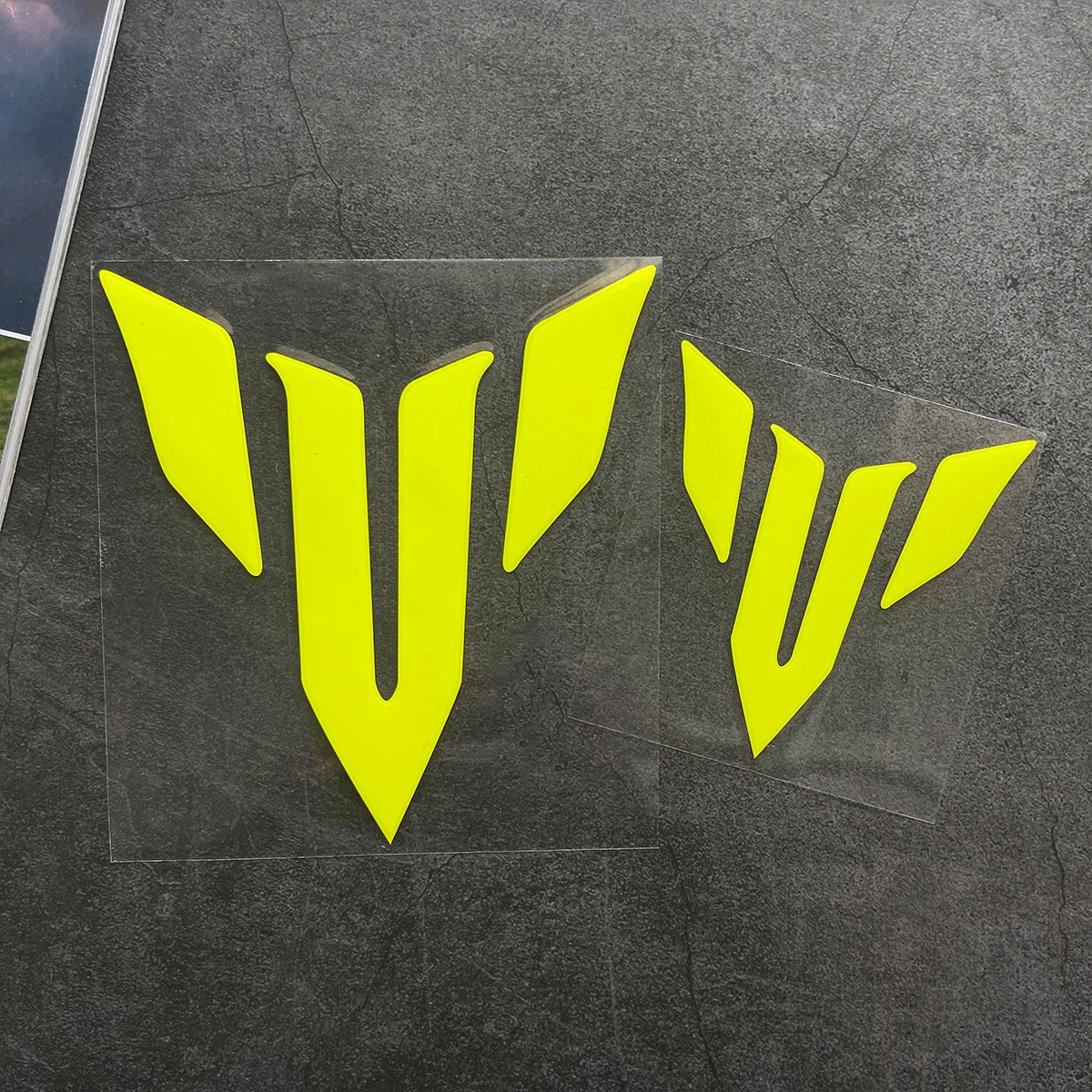 

Светоотражающая виниловая наклейка на мотоциклетный шлем, с логотипом Mt