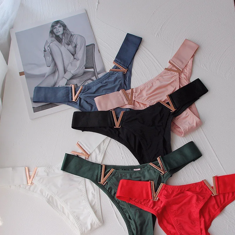 

2022 Fashion sexy low-waisted V-shaped metal decorative underwear underwear sports buttock briefs sexy breathable high elastic