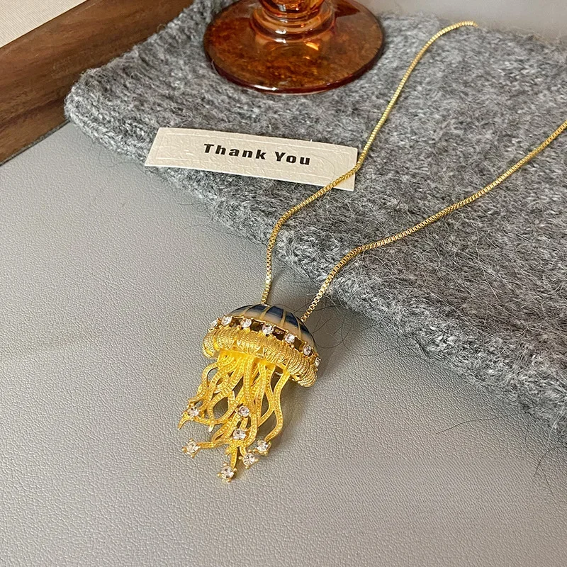 Фото Fashion New Xinghai Shishi Light Luxury Fashion Gradient Blue Jellyfish Pendant Necklace Versatile Temperament Jewelry №1