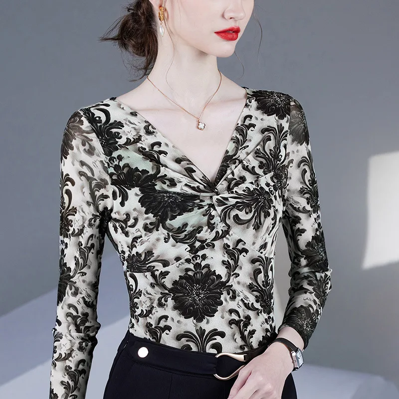 Женская футболка с длинным рукавом V-образным вырезом и винтажным принтом