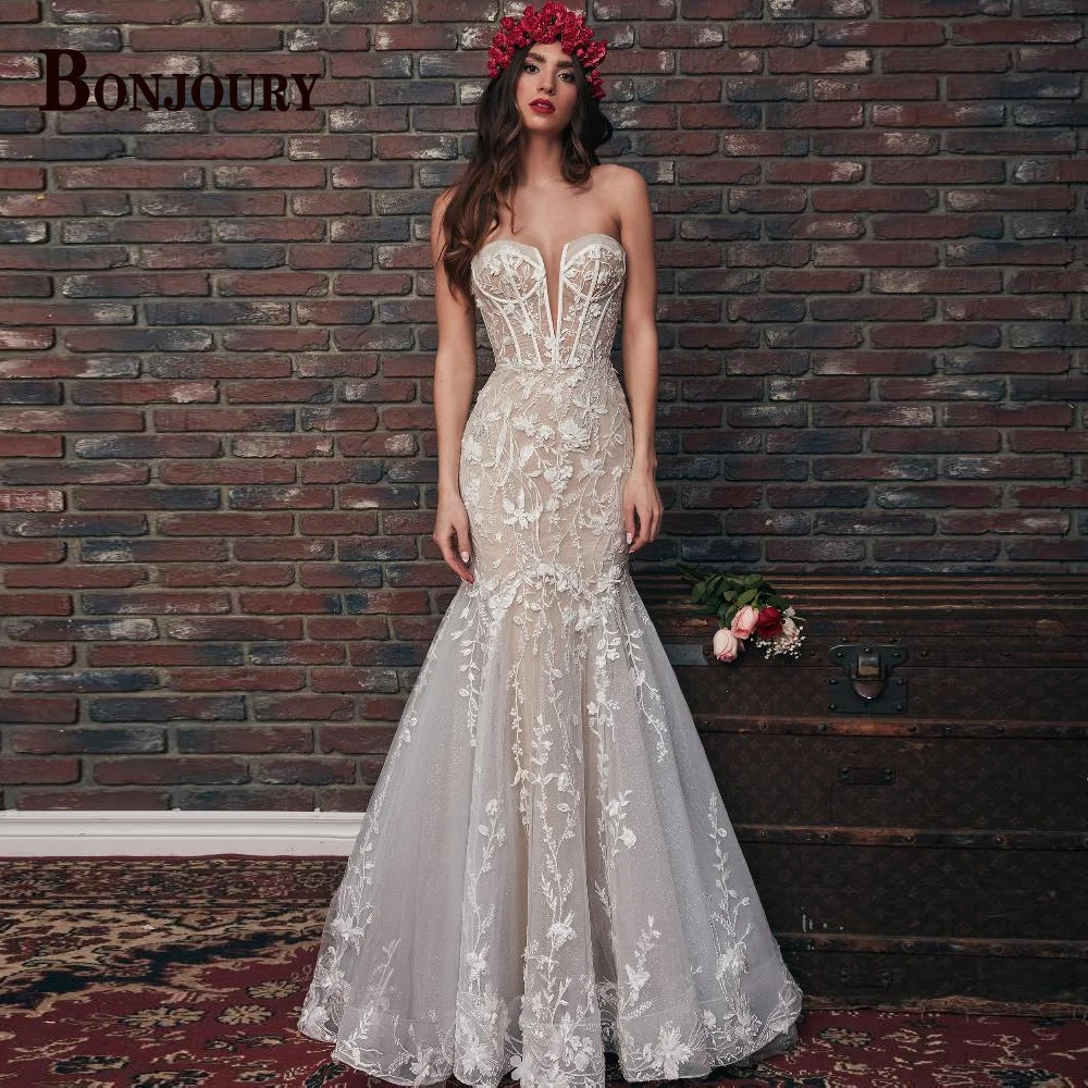 Женское свадебное платье с открытыми плечами и кружевной аппликацией