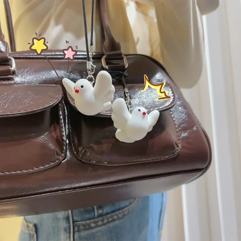 Подвеска для зеркала заднего вида в виде голубей