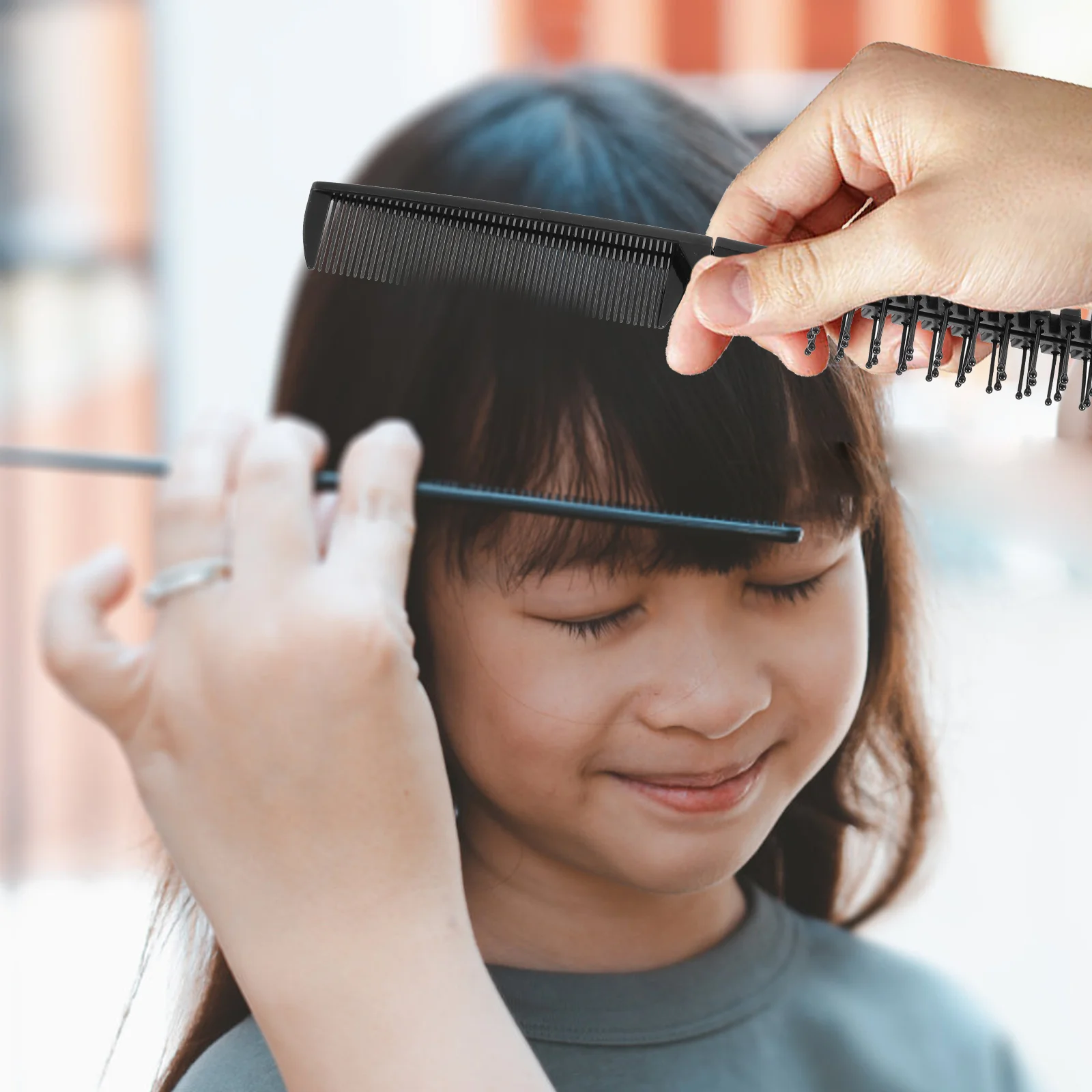 

4 Pcs Goody Hair Clips Women Travel Portable Comb Outdoor Foldable Brush Plastic