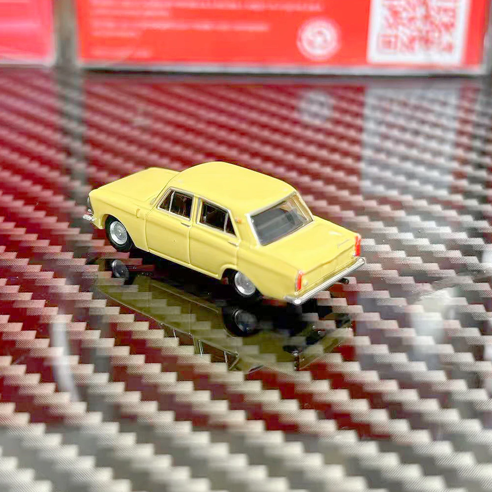 Фото Масштабная модель автомобиля Herpa 1/87, желтая, пластиковая, отличная коллекционная модель для подарка. №4