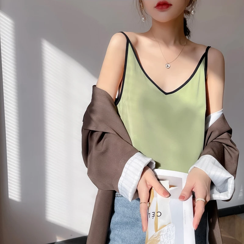 Майка женская шелковая с V-образным вырезом универсальный топ на бретелях тонкая