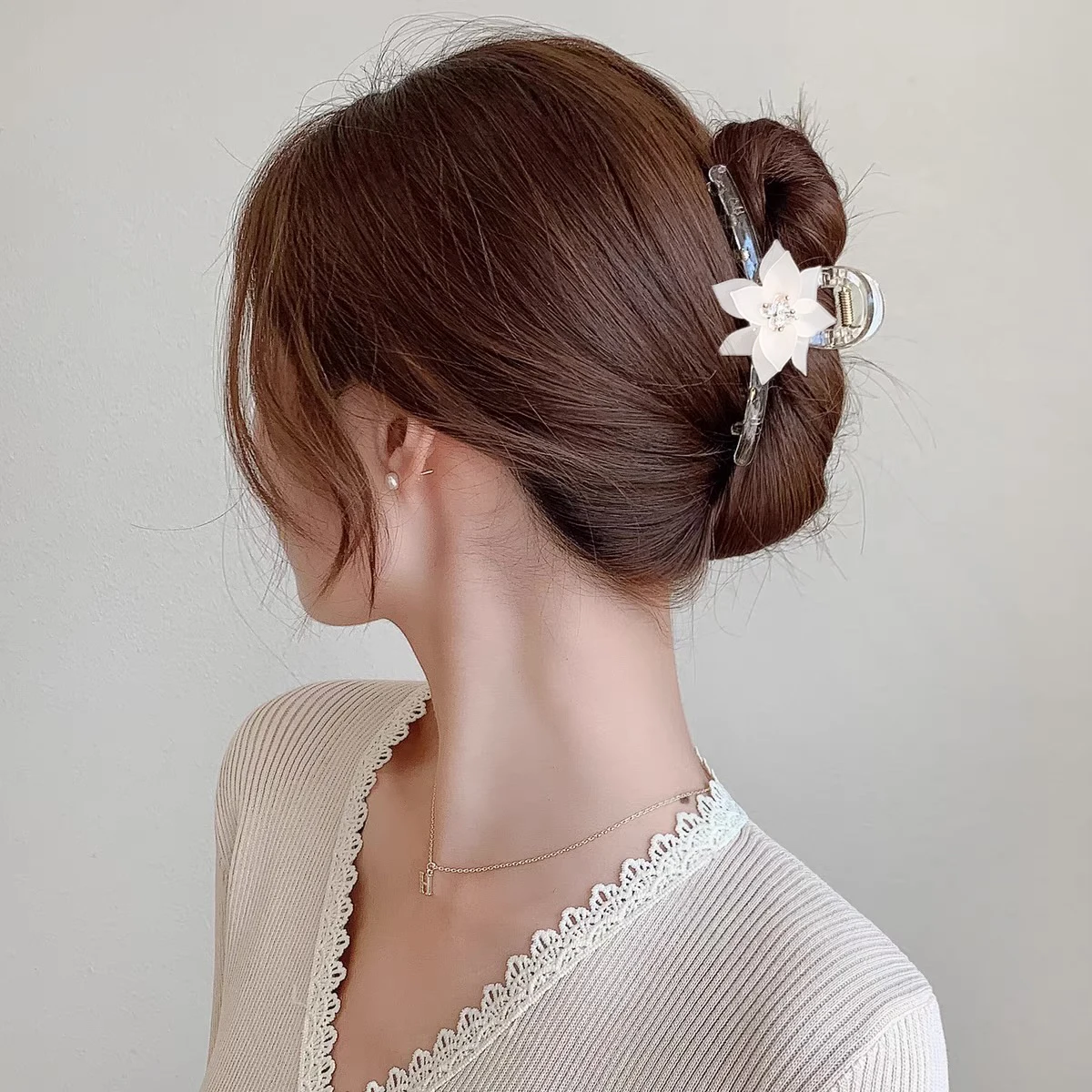 

Shell Flower Hair Claw Sweet Elegant Back Head Hairpin Shark Clip Handmade Crystal Stone Flower Hair Catch Headgear Hair Jewelry