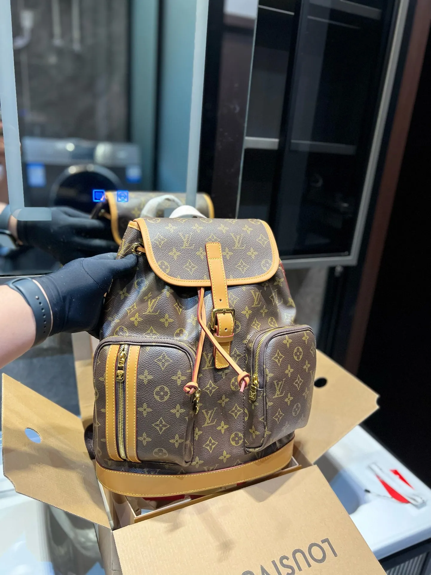 Новая сумка через плечо для поездок на работу новая в стиле Louis Vuitton простая