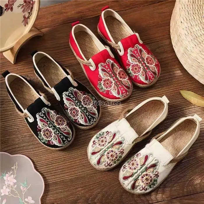 

2023 Тканевая обувь ручной работы в китайском этническом стиле; Обувь с вышивкой; Обувь hanfu на плоской подошве с круглым носком; Льняная Женска...