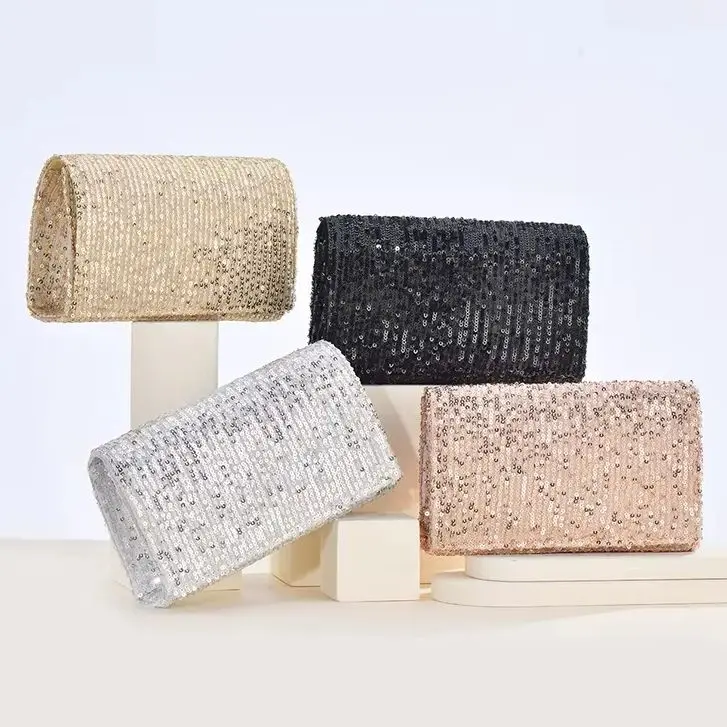 Модный вечерний клатч из коллекции со сверкающими блестками украшенная цепочкой