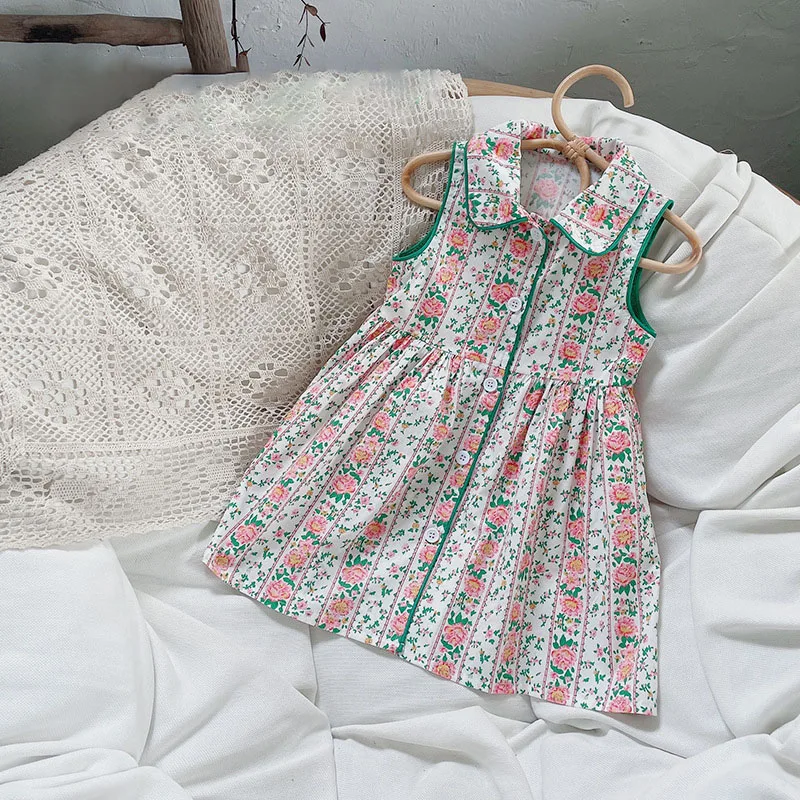 

Детское однобортное платье без рукавов, с отложным воротником и цветочным принтом