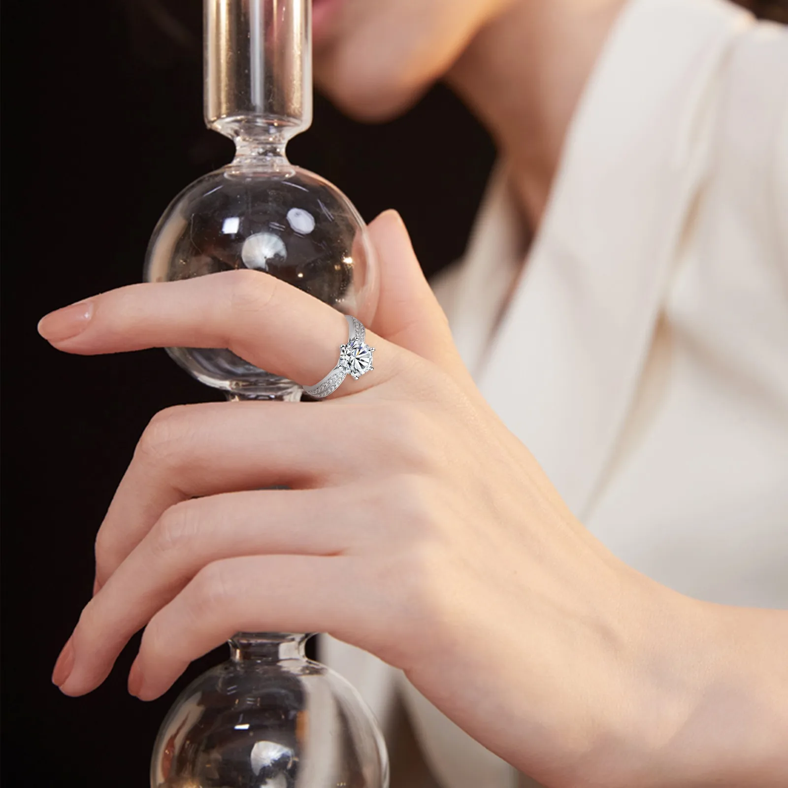 Бриллиантовое роскошное женское маленькое круглое кольцо из стерлингового