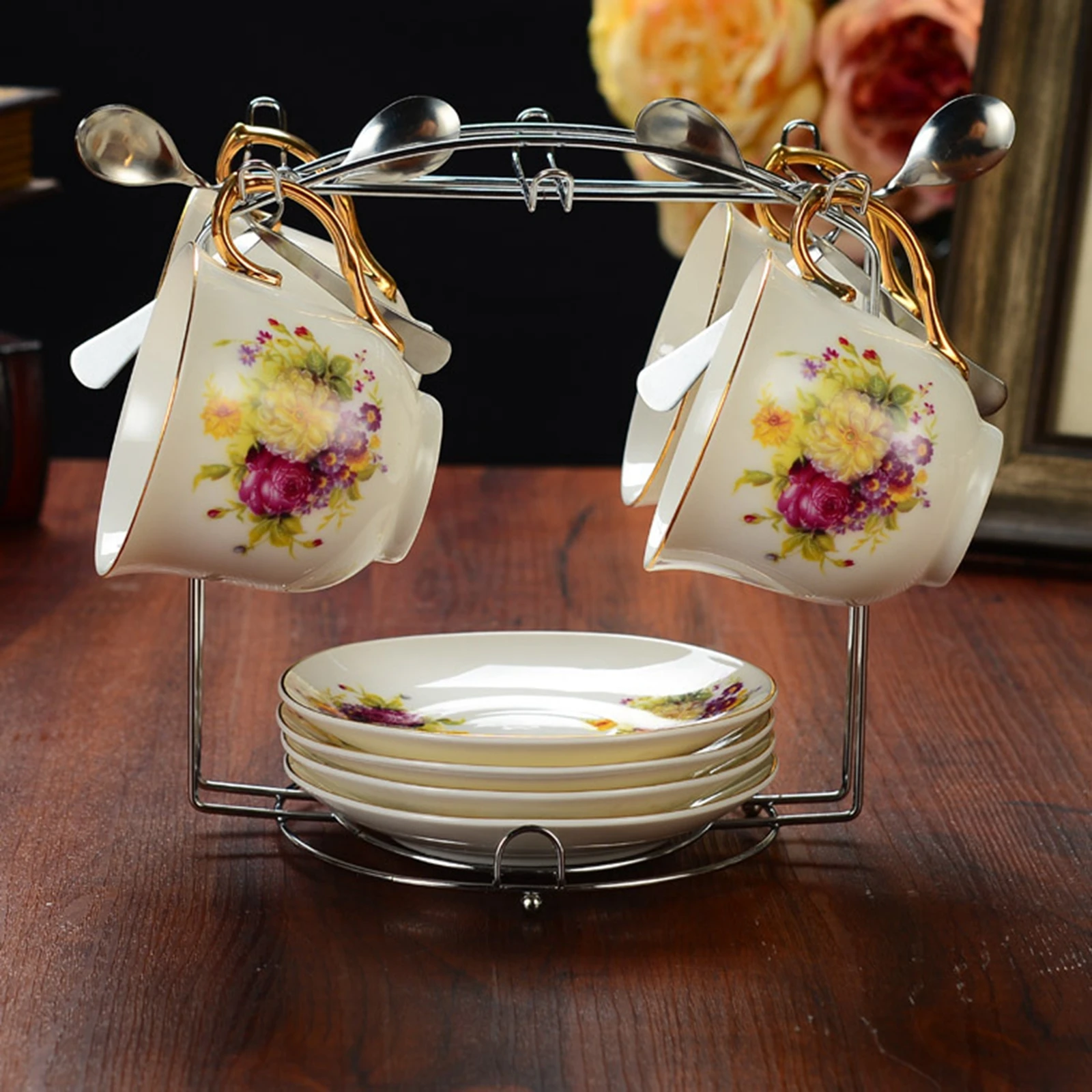 Подставка для кофейной кружки и блюдце