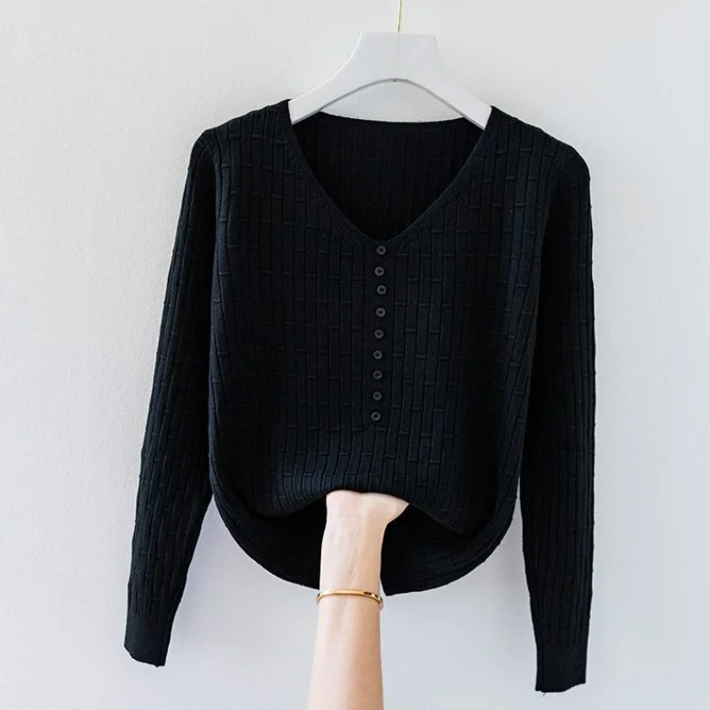 Рисунок 6 - Женский свитер с V-образным вырезом