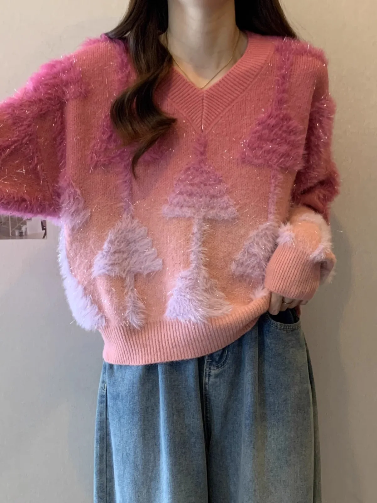 Блестящий свитер с v-образным вырезом и градиентными цветами женский